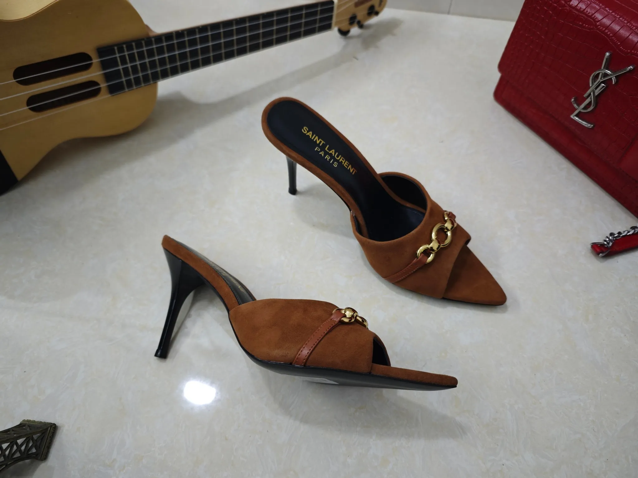 👟👟Ex-factory price 520👟👟【Saint Laurent】Yves Saint Laurent, stiletto heel YSL sandals💃2025 early spring counter synchronizes the latest styles, YSL, decoration👠 Classic and high-quality glamorous masterpieces, the hottest spring and summer series in the counter, with temperament, fashion, classic and attractive design style 😌The effect on the feet is particularly beautiful〰️, the materials are imported from Italy 🇮🇹Black sheep, lining, and foot pads; sheepskin, mid-heeled sandals, size 35-41 (34.41.42 must be customized, non-refundable) outsole; imported genuine leather outsole, with full counter packaging